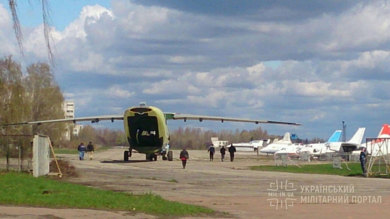 “Антонов” приступає до остаточного складання двох літаків Ан-178 (фото)