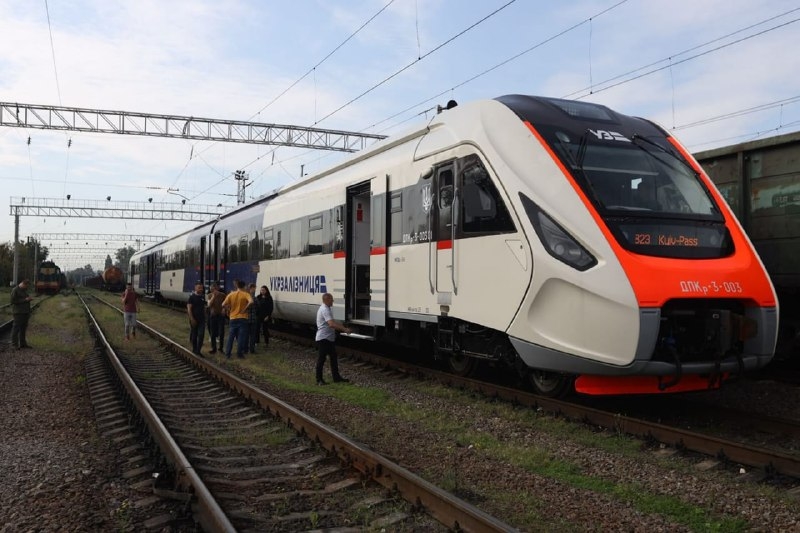Крюківський вагонобудівний завод вивів на випробування третій дизель-поїзд для “Укрзалізниці”