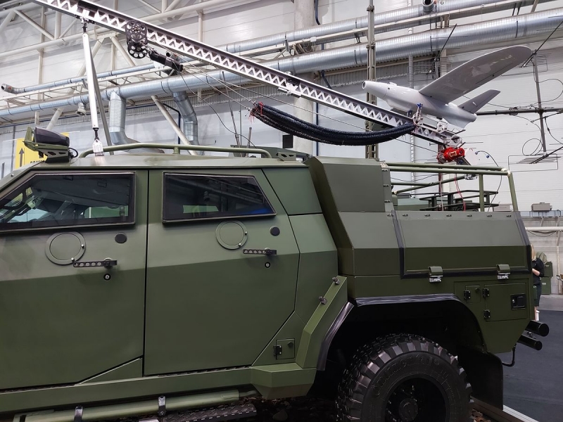 У Києві представили бронеавтомобілі «Новатор» з ударним БПЛА та бойовим модулем (фото)