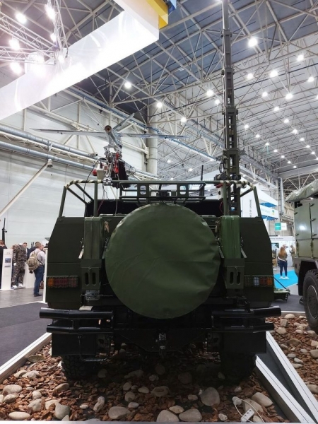 У Києві представили бронеавтомобілі «Новатор» з ударним БПЛА та бойовим модулем (фото)