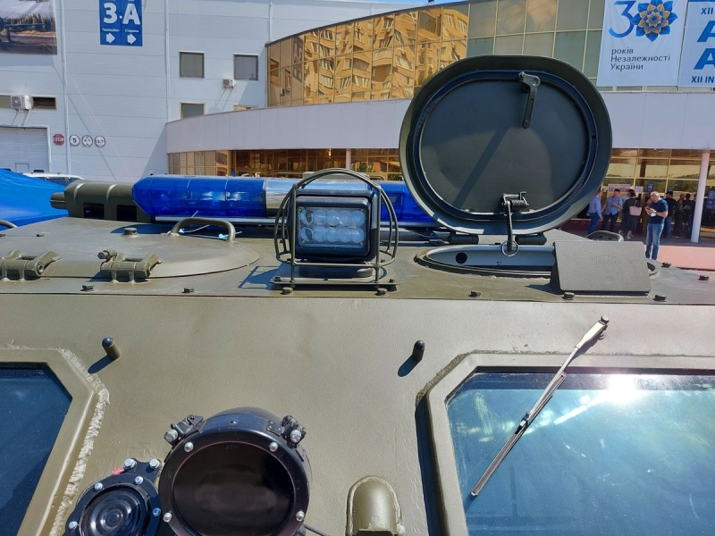 «ВК Система» представила на «Зброя та безпека» нову броньовану медичну машину (фото)