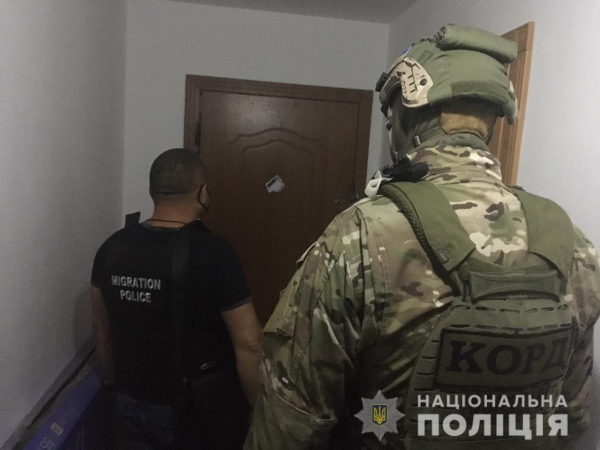 На Тернопільщині поліцейські викрили групу шахраїв, які ошукували громадян під виглядом працевлаштування за кордоном    