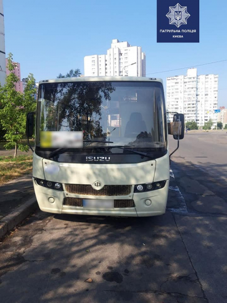 Патрульні виявили у столиці нетверезого водія автобусу, який перевозив пасажирів