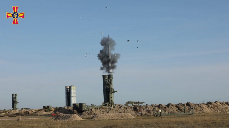 Bayraktar TB2 України зафіксував влучання зенітної ракети в повітряну мішень (відео)
