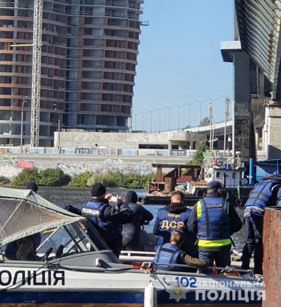Понад 154 млн грн збитків на будівництві Подільського мосту – поліція повідомила підозру групі посадовців 