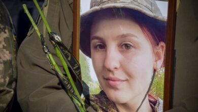 24-річна дівчина з Херсонщини проходила службу в 57-й окремій мотопіхотній бригаді імені кошового отамана Костя Гордієнка. Вбита в зоні ООС кулею