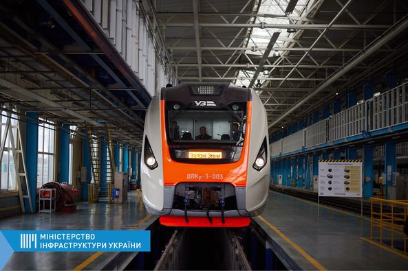 До 2024 року Укрзалізниця отримає 192 пасажирських поїзди та 650 спальних вагонів