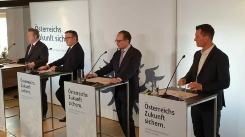 федеральний канцлер Олександр Шалленберг (ÖVP) та міністр охорони здоров'я Вольфганг Мюкштейн (зелені)