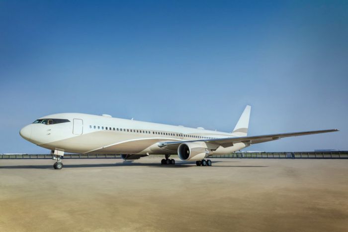 Опубликовано фото роскошного самолета Абрамовича, выставленного на продажу (фото)
