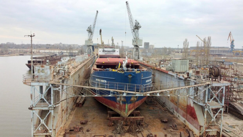 Суднобудівний завод “Океан” прийняв на ремонт суховантажне судно Viktor Taratin (фото)