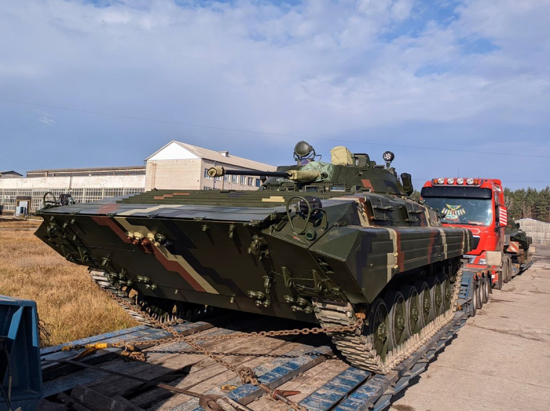 Модернізовані на ЖБТЗ БМП-2 для Збройних сил України. Фото пресслужби "Укроборонпрому".