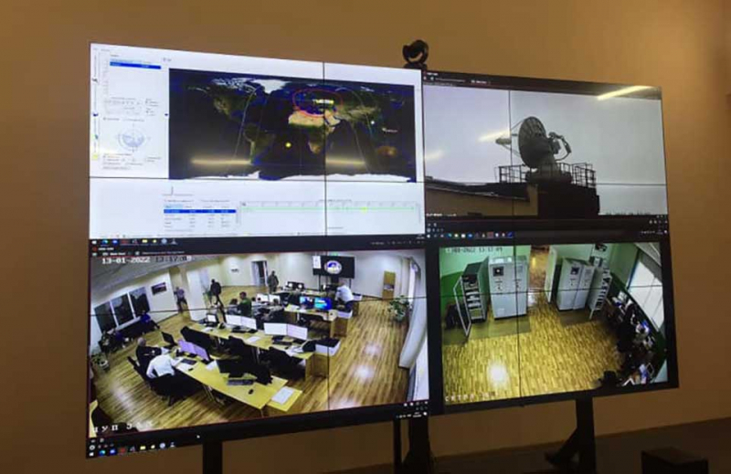 Як працює український центр управління польотами супутників (відео)
