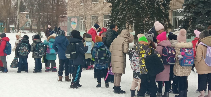  Украинские школы минируют второй день подряд: детей и педагогов эвакуируют. ВИДЕО 