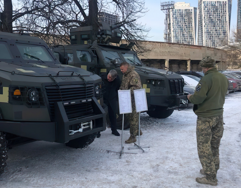 Військовим України продемонстрували нову бронемашину “Козак-7”