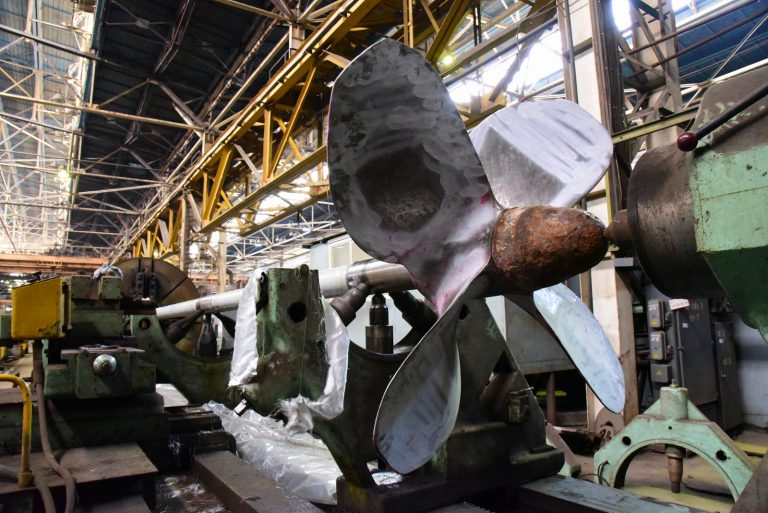 Дільниця відновлення валів на Миколаївському суднобудівному заводі "Океан"