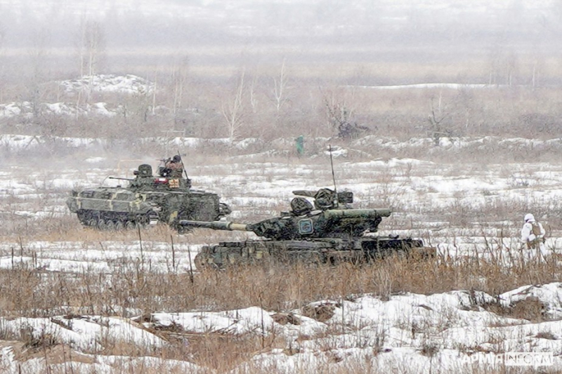Збройні сили вперше провели навчання з модернізованими танками Т-64БМ2 (відео)