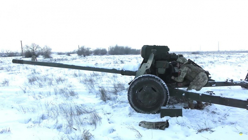 ЗСУ відпрацювали відбиття російського танкового нападу із гармат МТ-12Р з радіолокаційним прицілом