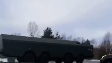На непідтвердженому відео, завантаженому вчора ввечері, видно, як дві російські берегові ракетні системи рухаються по дорозі з російської сторони кордону, що веде до Гельсінкі.