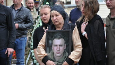 В Михайлівському Золотоверхому соборі відбулося прощання із захисником України майором Андрієм (Лівшею) Верхоглядом