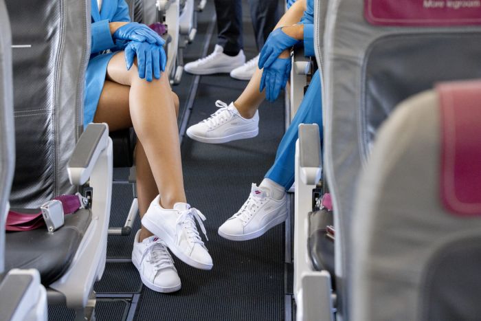 Бортпровідникам Eurowings дозволили з жовтня носити кросівки кожну першу п'ятницю місяця (фото)