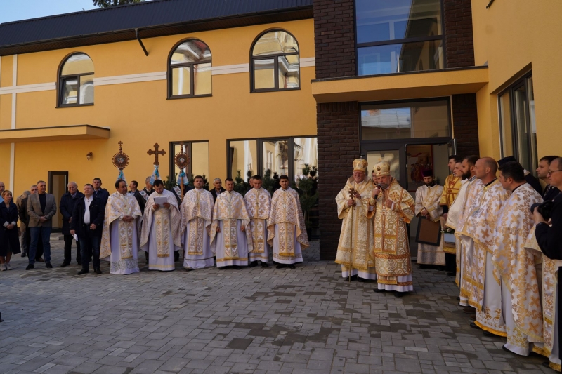У Чернівцях освятили новозбудований парафіяльний катехитичний центр Святого Петра