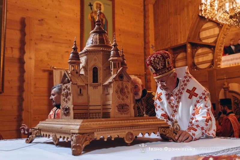 Владика Володимир Війтишин освятив новий храм на Івано-Франківщині