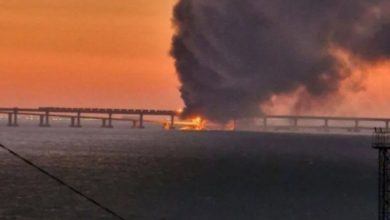 горить та палає кримський міст