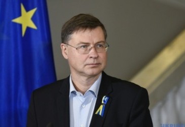 Довгострокова відбудова України має бути частиною руху до вступу в ЄС,- віцепрезидент Єврокомісії Валдіс Домбровскіс — Голос українською