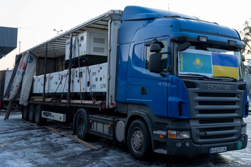 Казахстан передав 41 генератор для українських лікарень