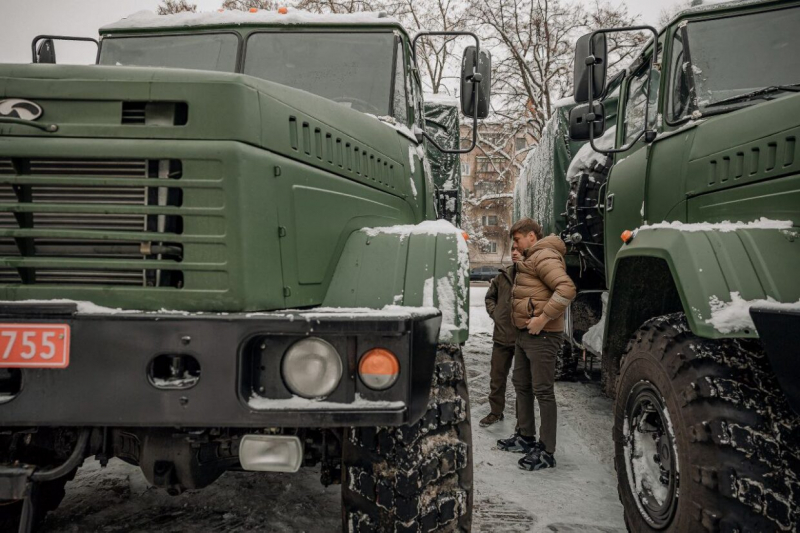 Бригада тероборони отримала партію новеньких вантажівок КрАЗ (фото)