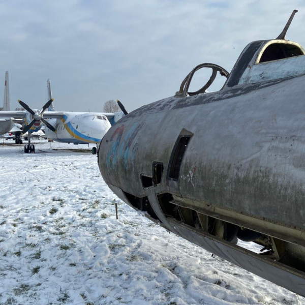 Фахівці Державного авіамузею відновлюють бомбардувальник Іл-28 (фото)