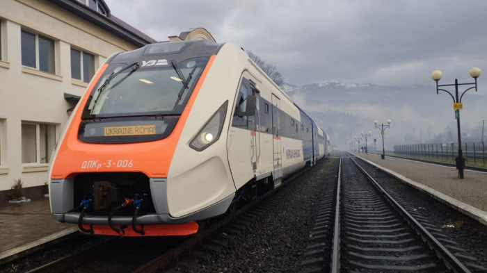 У 2022 році КВБЗ виготовив та передав Укрзалізниці два дизель-поїзди ДПКр-3 (фото)