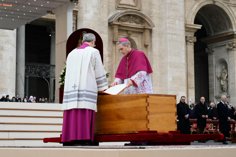 У Ватикані відбувся похорон папи Венедикта XVI