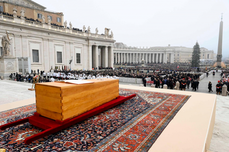 У Ватикані відбувся похорон папи Венедикта XVI