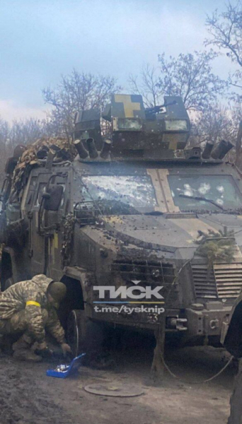 Вітчизняна ББКМ «Козак-2М1» захистила українських військових під час поїздки до Бахмута (фото)