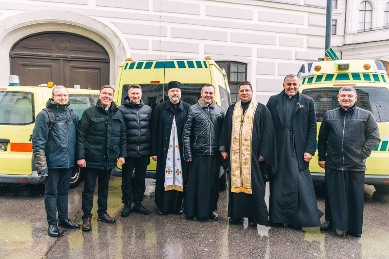 Громади УГКЦ в Австрії закупили для України 12 карет швидкої допомоги
