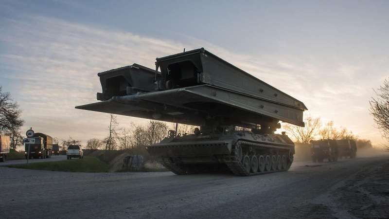 Німеччина передала Україні ще шість мостоукладальників BIBER та вантажівки Zetros