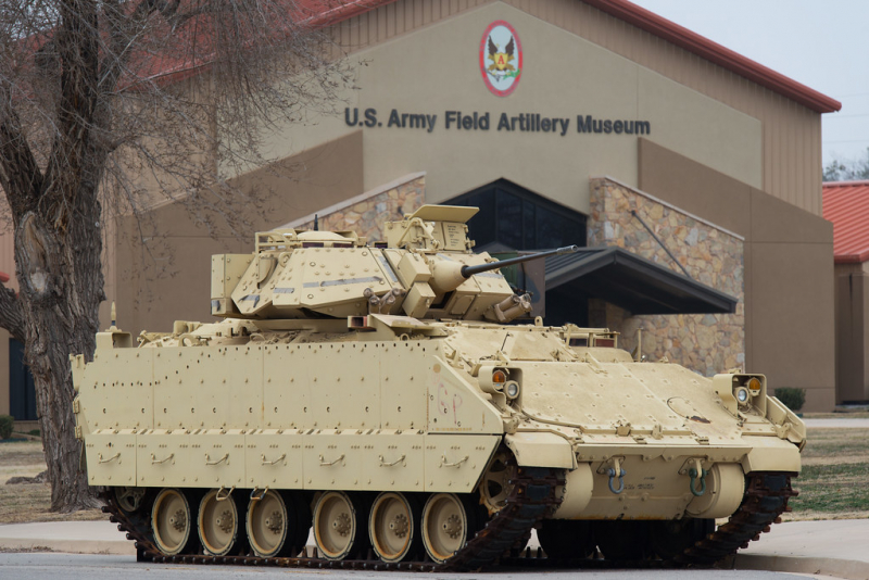 США передадуть Україні спеціальні машини вогневої підтримки на базі М2 Bradley