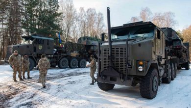 Армійський тягач Oshkosh M1070 та САУ PzH2000