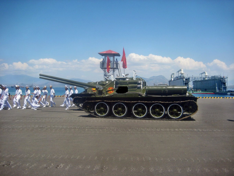 В'єтнамські СУ-100 під час маневрів сил берегової оборони, вересень 2022 року, фото з відкритих джерел