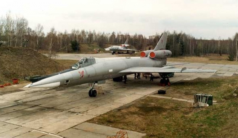 Радянські ракетоносії Ту-22 на білоруському аеродромі "Мачулищи", архівне зображення з відкритих джерел