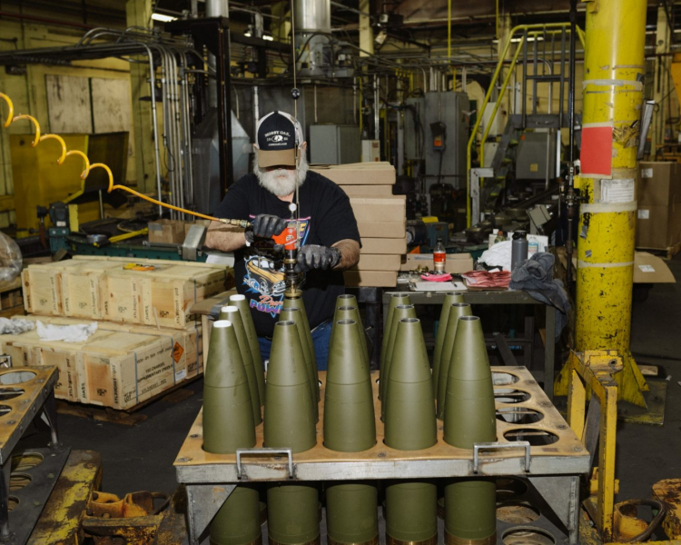 Як виглядає виробництво 155-мм снарядів в США для ЗСУ, і чи можна прискорити 
