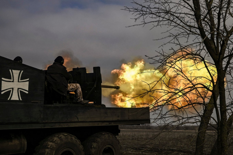 Бійці 67-ої омбр ДУК стріляють по росіянам біля Бахмуту із С-60, березень 2023 року, фото – прес-служба бригади