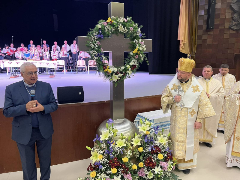 Єпископ Степан Сус освятив набанний хрест греко-католицького храму у Фатімі