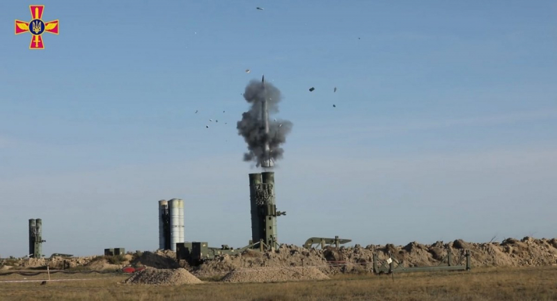 Пуски зенітних ракет з комплексу С-300ПТ ЗСУ на полігоні Державному випробувальному полігоні "Ягорлик" під час навчань "Об’єднані зусилля – 2020"