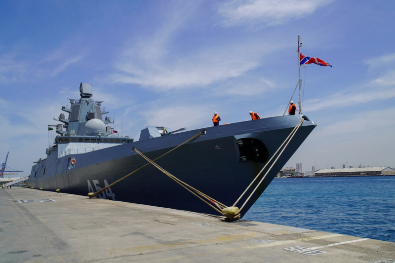 Рашистський фрегат "Адмирал Горшков" у саудівському порту Джидда, 6 квітня 2023 року, фото з відкритих джерел