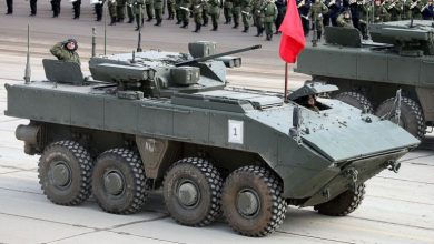 Парадна демонстрація рашистської колісної БМП К-17 "Бумеранг", ілюстративне фото з відкритих джерел