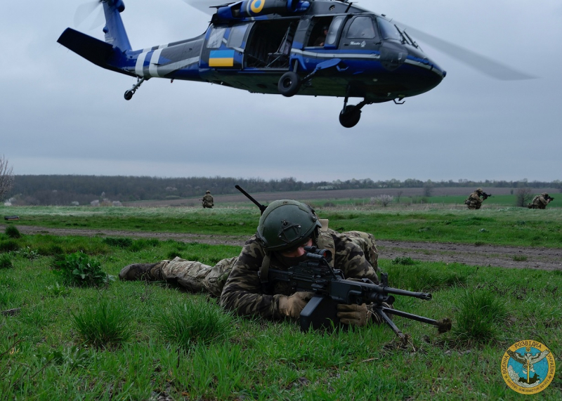 Цей гелікоптер в Україні поки що один, але потрібні сотні: Black Hawk вже допомагає ГУР МОУ на полі бою
