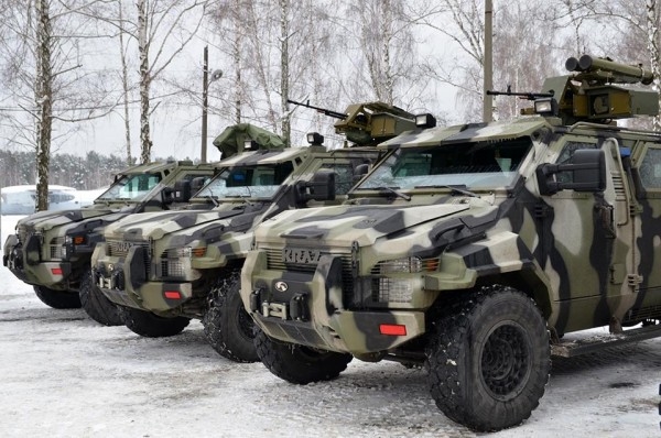 Бронеавтомобіль КрАЗ “Спартан” з українським бойовим модулем “Сармат” використовується бійцями спецпідрозділу “Омега”