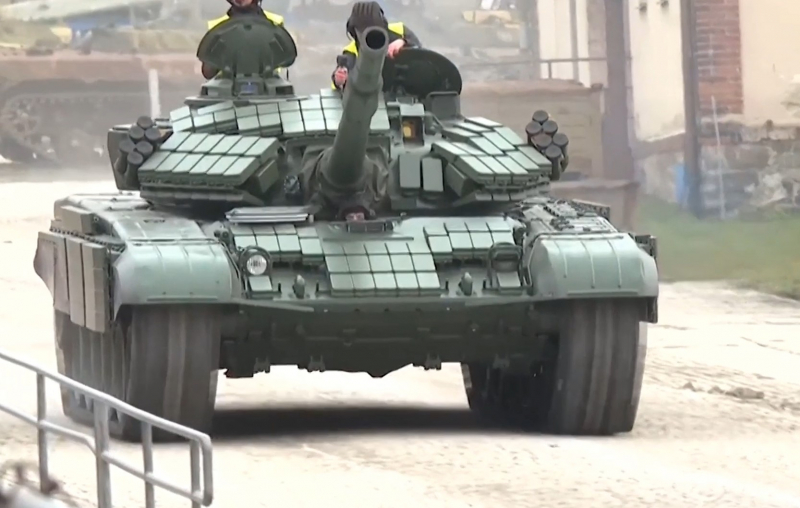 Модернізований танк Т-72 для України на заводі Excalibur Army. Кадр з відео "Настоящее время"
